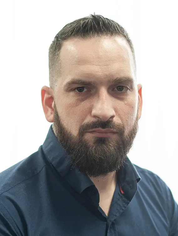 Mężczyzna Paweł pracownik w Strumet