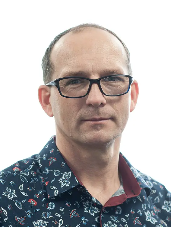 Mężczyzna Rafał pracownik w Strumet